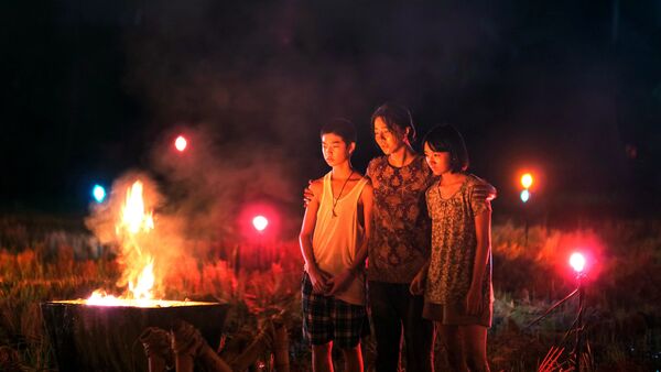 ▲范冰冰《地母》飾演農婦鳳音,在歷經喪夫之痛後,與一雙兒女(白潤因、許恩怡飾演)種地度日。(圖/海鵬提供)