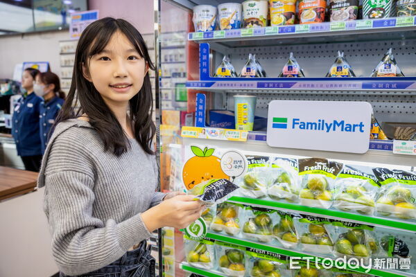 ▲品味南投攜手「全家」超商,首推中寮袋裝柑橘香甜上市。(圖/南投縣政府提供)