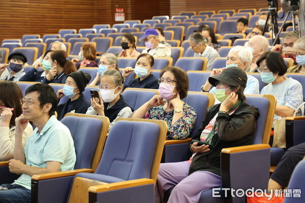 ▲▼花蓮慈濟醫院舉辦「中西醫合療,逆轉惡視力」健康講座,由眼科醫師和中醫師傳授正確護眼之道。(圖/慈濟醫學中心提供,下同)
