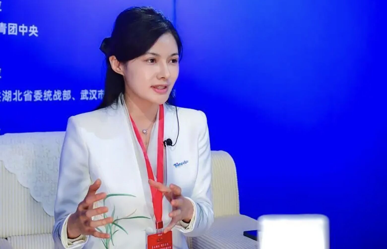 ▲大陸「最美光二代」高海純傳將與霸王茶姬創辦人張俊杰共結連理。(圖/翻攝紅星新聞)