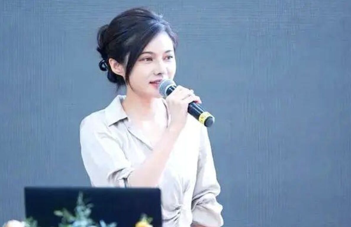 ▲大陸「最美光二代」高海純傳將與霸王茶姬創辦人張俊杰共結連理。(圖/翻攝紅星新聞)