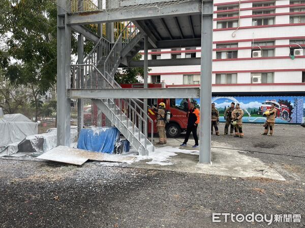 ▲台南消防局舉辦幫浦消防車運用共識營,162名外勤幹部分梯受訓。(記者林東良翻攝,下同)