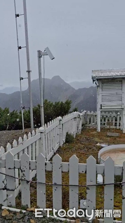 ▲玉山降下入秋以來第一場雪。(圖/玉山國家公園管理處提供)