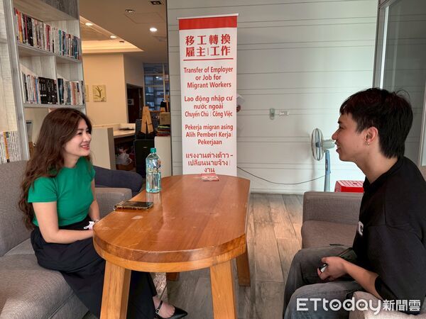 ▲新住民通譯協助移工了解求職流程,現場互動情形。(圖/記者游瓊華翻攝)