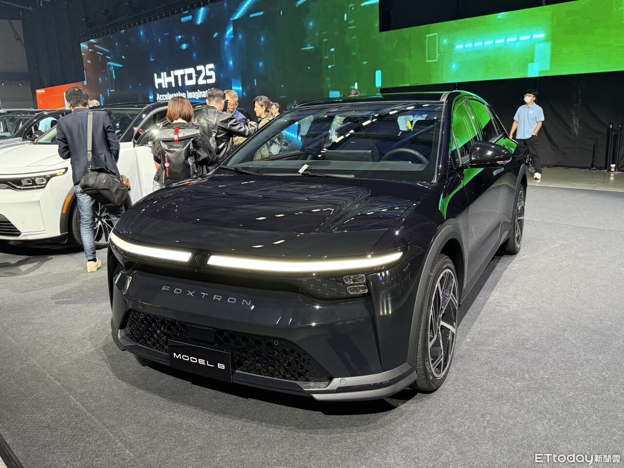 ▲鴻海Model B現場已經展示量產市售規格。(圖/記者徐煜展攝)