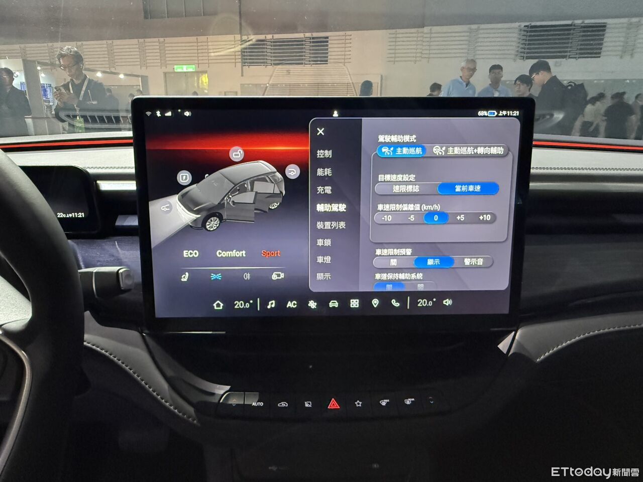 ▲鴻海Model B現場已經展示量產市售規格。(圖/記者徐煜展攝)