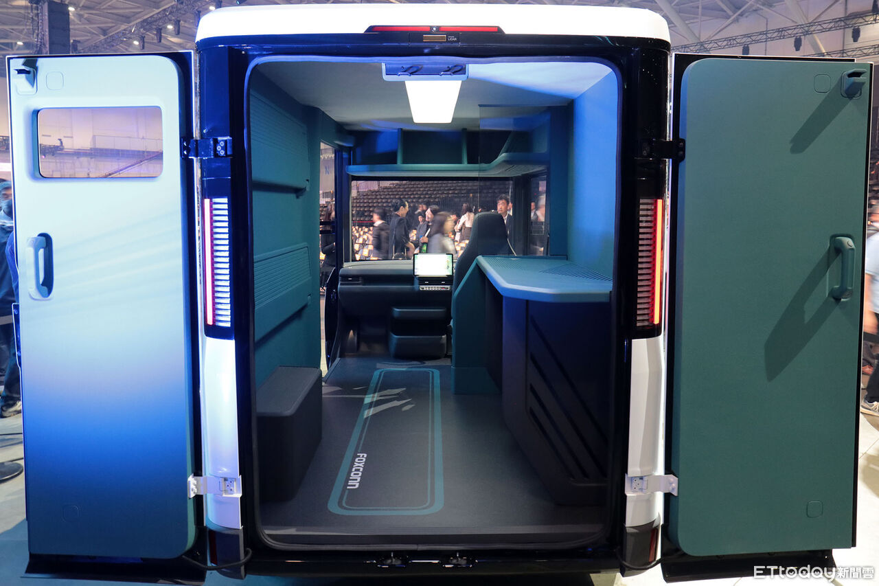 ▲HHTD25鴻海科技日-Model A電動車。(圖/記者張慶輝攝)