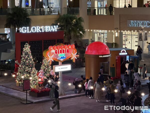 ▲桃園「華泰聖誕村」今(21日)點燈開村。(圖/記者彭懷玉攝)