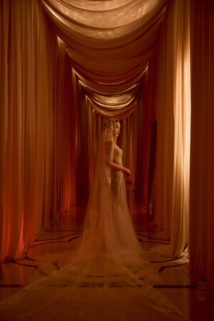 ▲林映唯婚禮以蕾絲透紗禮服性感亮相。(圖/自由試娛樂提供)