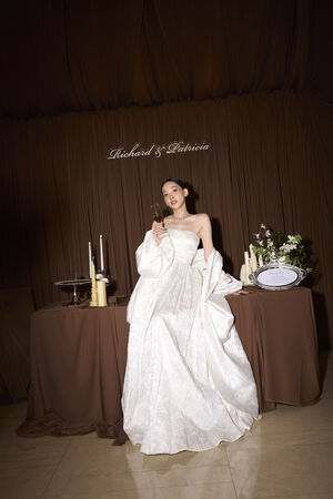 ▲林映唯婚禮以蕾絲透紗禮服性感亮相。(圖/自由試娛樂提供)