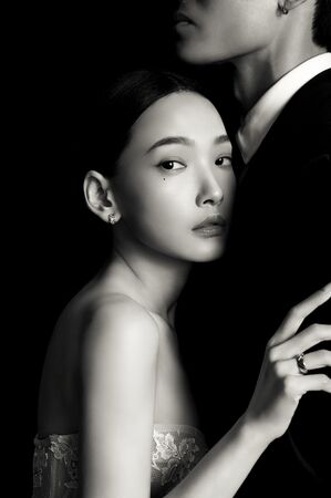 ▲林映唯婚禮以蕾絲透紗禮服性感亮相。(圖/自由試娛樂提供)