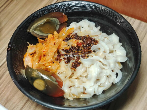 ▲▼台北忠孝敦化站復古港式火鍋「波記私宅打邊爐」,手工丸餃與招牌菜。(圖/部落客WISELY提供)