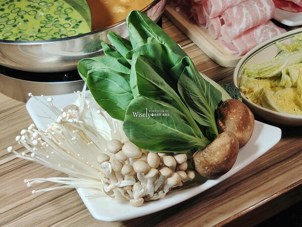 ▲▼台北忠孝敦化站復古港式火鍋「波記私宅打邊爐」,手工丸餃與招牌菜。(圖/部落客WISELY提供)