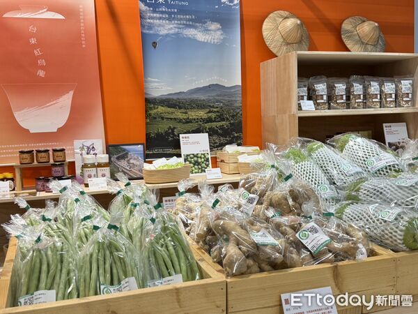 ▲台東「鹿野農村社區小舖」熱鬧開幕。(圖/記者楊晨東翻攝)