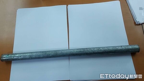 ▲三重一男子持鐵棍隨機攻擊路邊民眾,造成2人受傷。(圖/記者陸運陞翻攝)