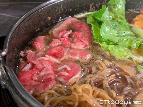 ▲橋山·壽喜燒。(圖/記者黃士原攝)