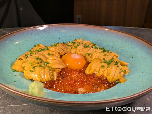 ▲爆量極上雲丹丼。(圖/記者黃士原攝)