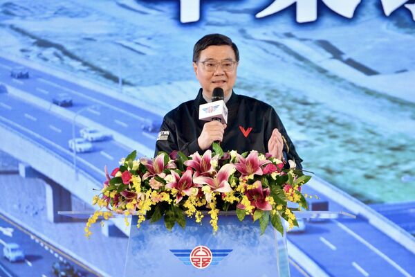 ▲▼卓榮泰出席「台61線快速公路新北市-苗栗縣路段平交路口改善工程-新北段」動土祈福典禮。(圖/行政院提供)