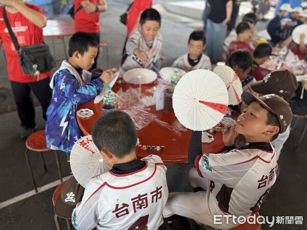 ▲彩繪紙傘活動以及選手之夜(圖/記者胡冠辰攝,下同)