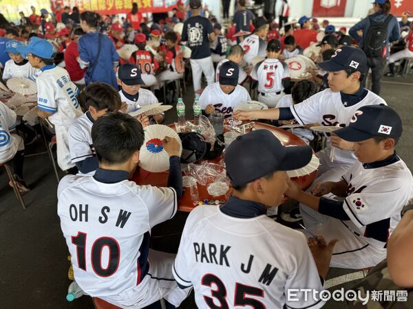 ▲彩繪紙傘活動以及選手之夜(圖/記者胡冠辰攝,下同)