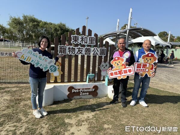 ▲台南安南東和里寵物友善公園啟用,吸引許多飼主帶毛孩共襄盛舉。(記者林東良翻攝,下同)