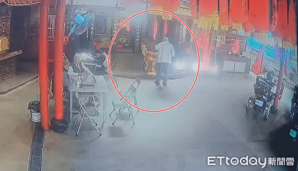 ▲▼基隆宮廟萬安堂氣爆,老翁臟器外露搶救中。(圖/記者郭世賢翻攝)