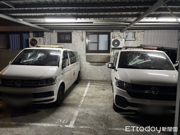 ▲▼屏東2男闖恆春旅遊醫院砸毀救護車。(圖/記者陳崑福翻攝)