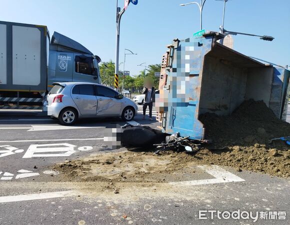 ▲▼台南車禍,大貨車煞車不及翻覆追撞前車。(圖/記者林東良翻攝)