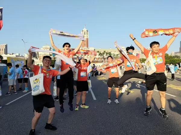 ▲▼2025台北幸福家園公益路跑登場 中正一分局橘T宣導防詐吸睛。(圖/中正一分局提供)