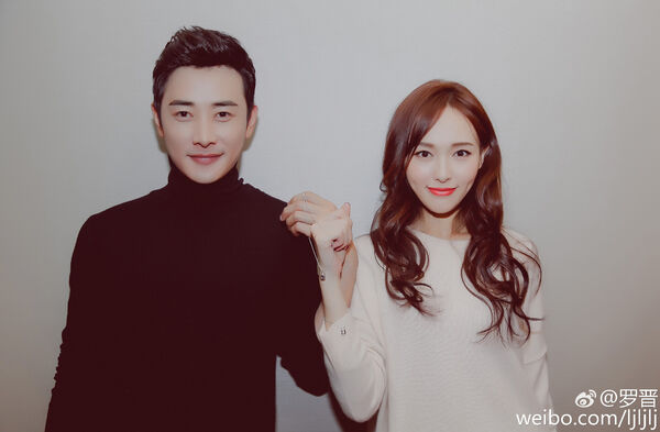 ▲▼唐嫣才爆離婚「低調現身羅晉父親葬禮」。(圖/翻攝自微博/羅晉)