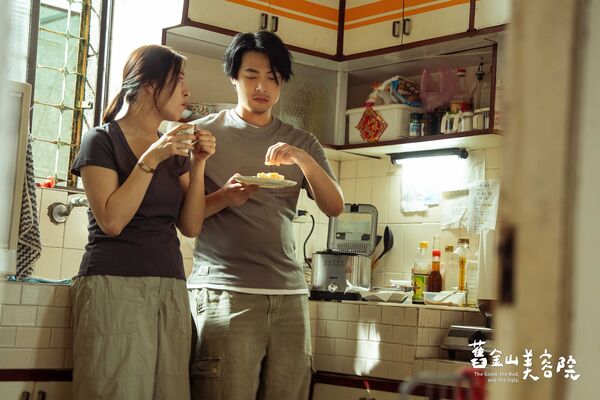 ▲《舊金山美容院》劉品言(左)與連晨翔的「友情」逐漸升溫。(圖/TVBS提供)