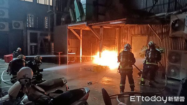 ▲台中北屯居酒屋驚傳火警。(圖/記者白珈陽翻攝)