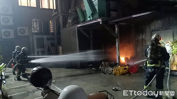 ▲台中北屯居酒屋驚傳火警。(圖/記者白珈陽翻攝)