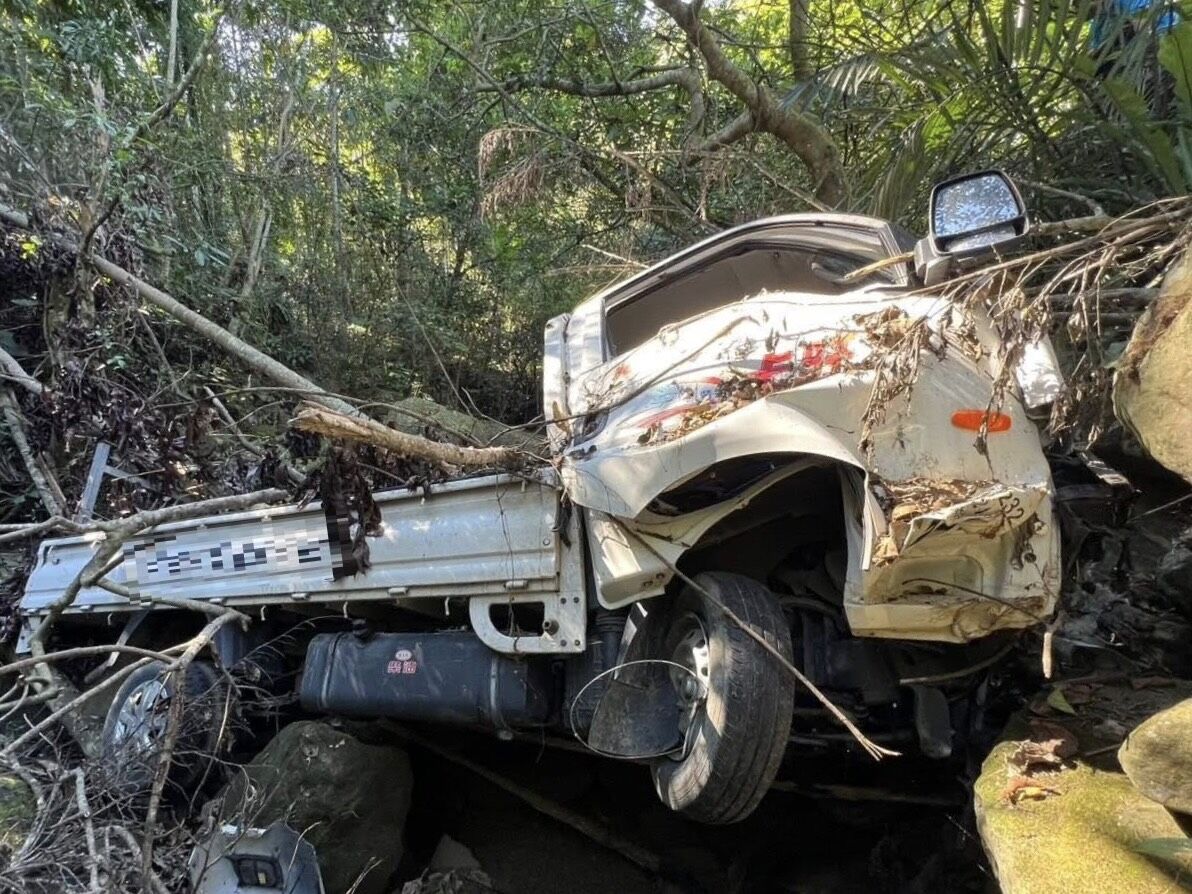 ▲男子失蹤後家屬苦尋,未料竟在竹林深處連人帶車被發現,已成乾屍。(圖/記者高堂堯翻攝)