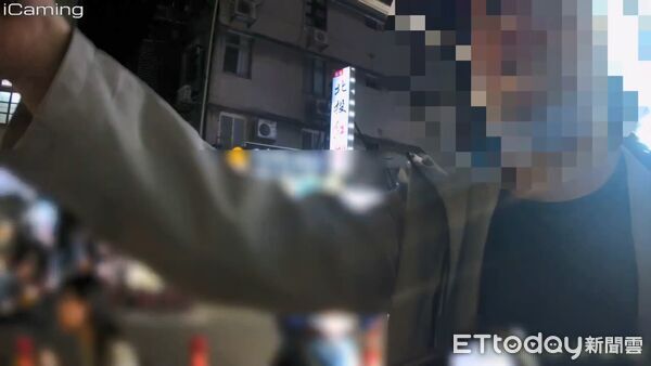 ▲北市大安區一牛排業者因酷愛邊唱歌邊料理與消費者發生衝突 。(圖/記者張君豪翻攝)