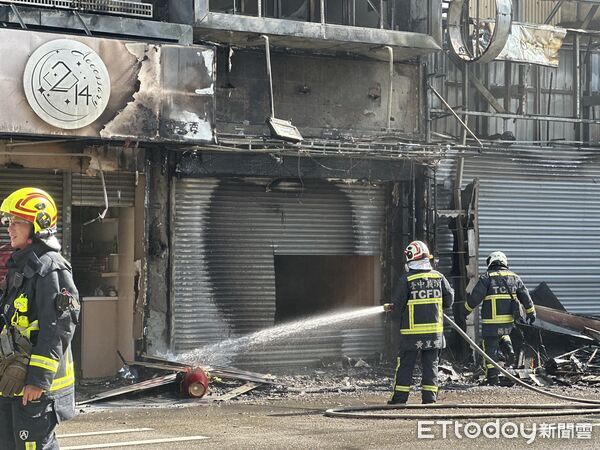 ▲▼台中逢甲商圈球鞋店火警。(圖/記者許權毅攝)