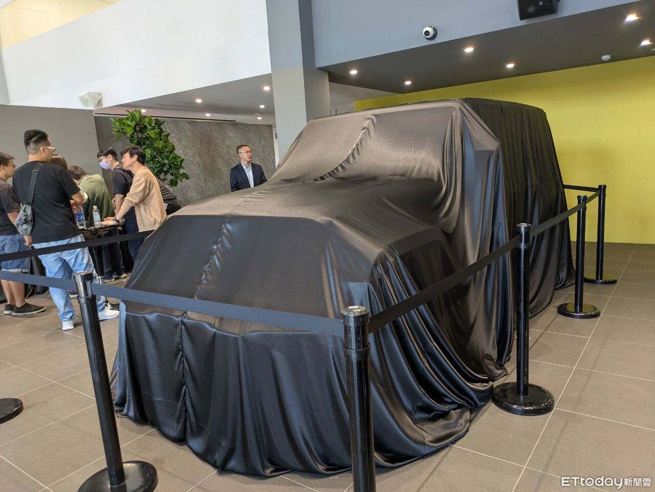 ▲台灣寶嘉聯合旗艦據點進駐台中,現場展出神秘嘉賓Jeep越野休旅。(圖/記者徐煜展攝)