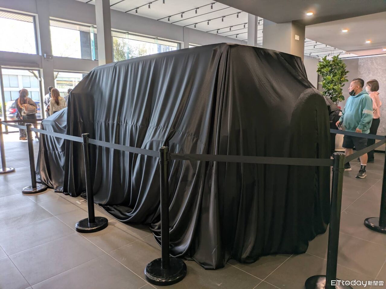 ▲台灣寶嘉聯合旗艦據點進駐台中,現場展出神秘嘉賓Jeep越野休旅。(圖/記者徐煜展攝)