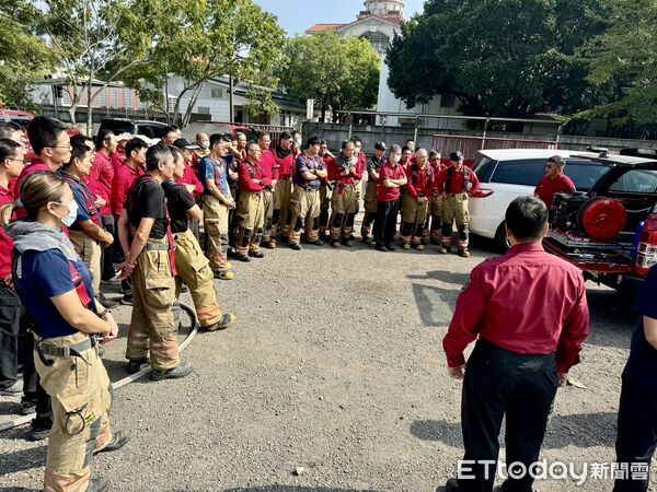 ▲新竹縣消防局參訪團於台南市消防局共識營,台南消防局展示高壓細水霧與快速布線部署流程,呈現科技救災成果。(記者林東良翻攝,下同)