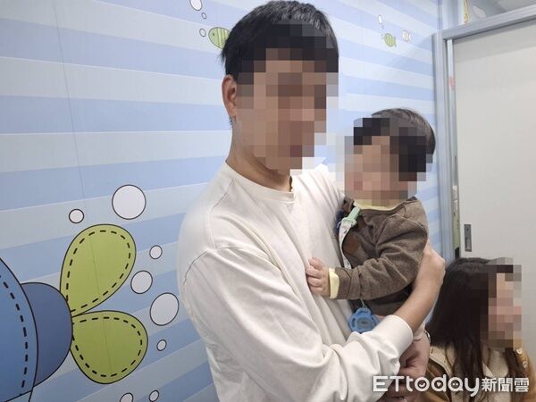 ▲經緊急鳴笛開道送醫,及時將病童送醫救治。(圖/大園警分局提供)