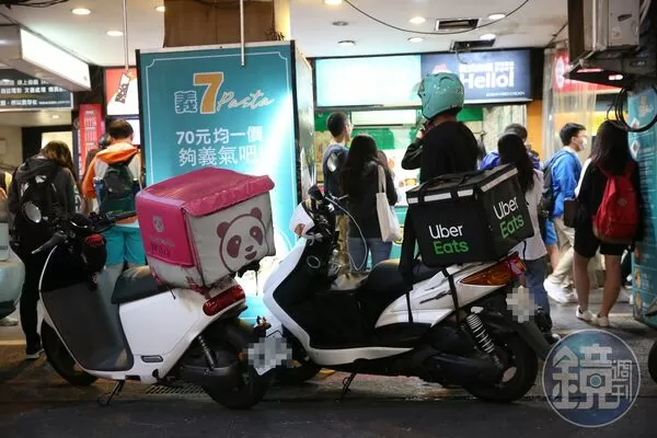勞動部11月21日預告《外送員權益保障及外送平臺管理法》草案,預告期只有7天,引發外送員與消費者質疑立法過程過於倉促。(本刊資料照)