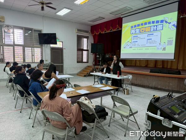 ▲▼說明會暨提案撰寫工作坊吸引近90位在地青壯年與店家業者到場參與,充分展現光復青年再出發的期待與行動力。(圖/花蓮縣政府提供,下同)