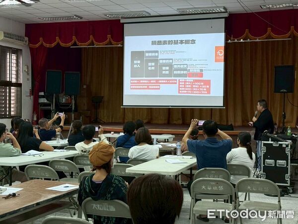 ▲▼說明會暨提案撰寫工作坊吸引近90位在地青壯年與店家業者到場參與,充分展現光復青年再出發的期待與行動力。(圖/花蓮縣政府提供,下同)