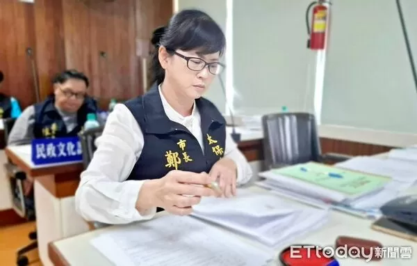 ▲▼ 太保市災後振興金預算終於三讀通過市民要領錢、公務員要三讀才敢發錢!鄭淑分市長滿足各方需求 化解僵局 。(圖/記者翁伊森翻攝)