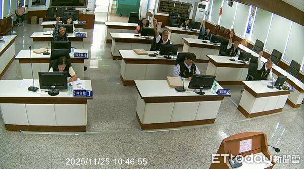 ▲▼ 太保市災後振興金預算終於三讀通過市民要領錢、公務員要三讀才敢發錢!鄭淑分市長滿足各方需求 化解僵局 。(圖/記者翁伊森翻攝)