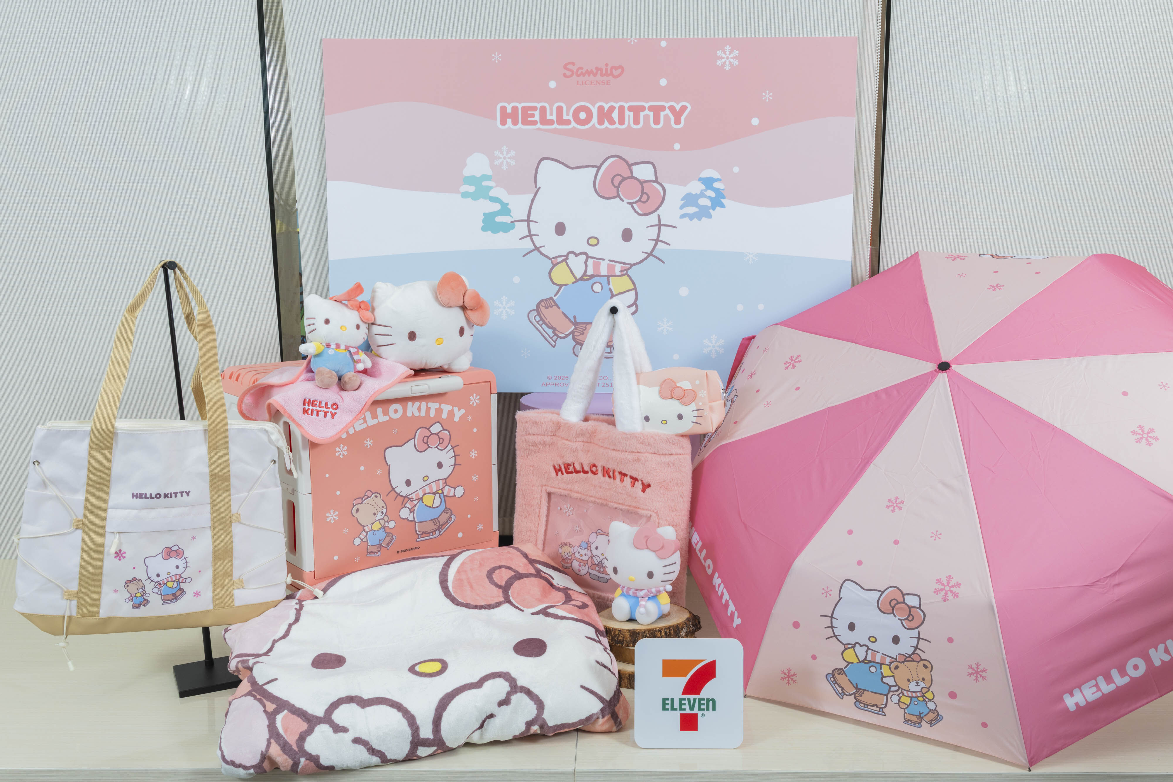 ▲▼7-11推出2025年聖誕福袋,集結9大人氣IP。(圖/業者提供)