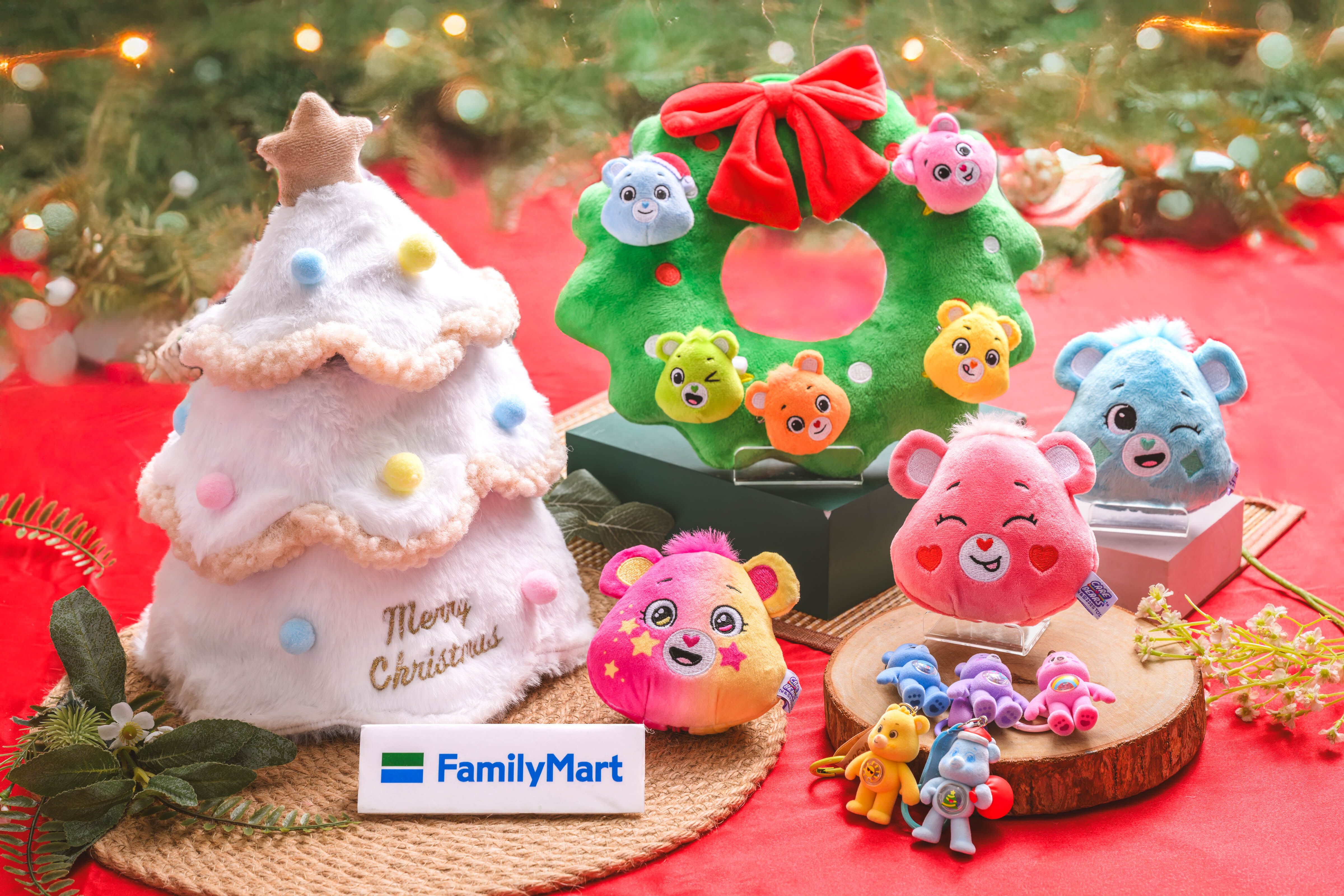 ▲▼全家聖誕季,多款超萌聖誕水晶球、人氣IP福袋。(圖/業者提供)