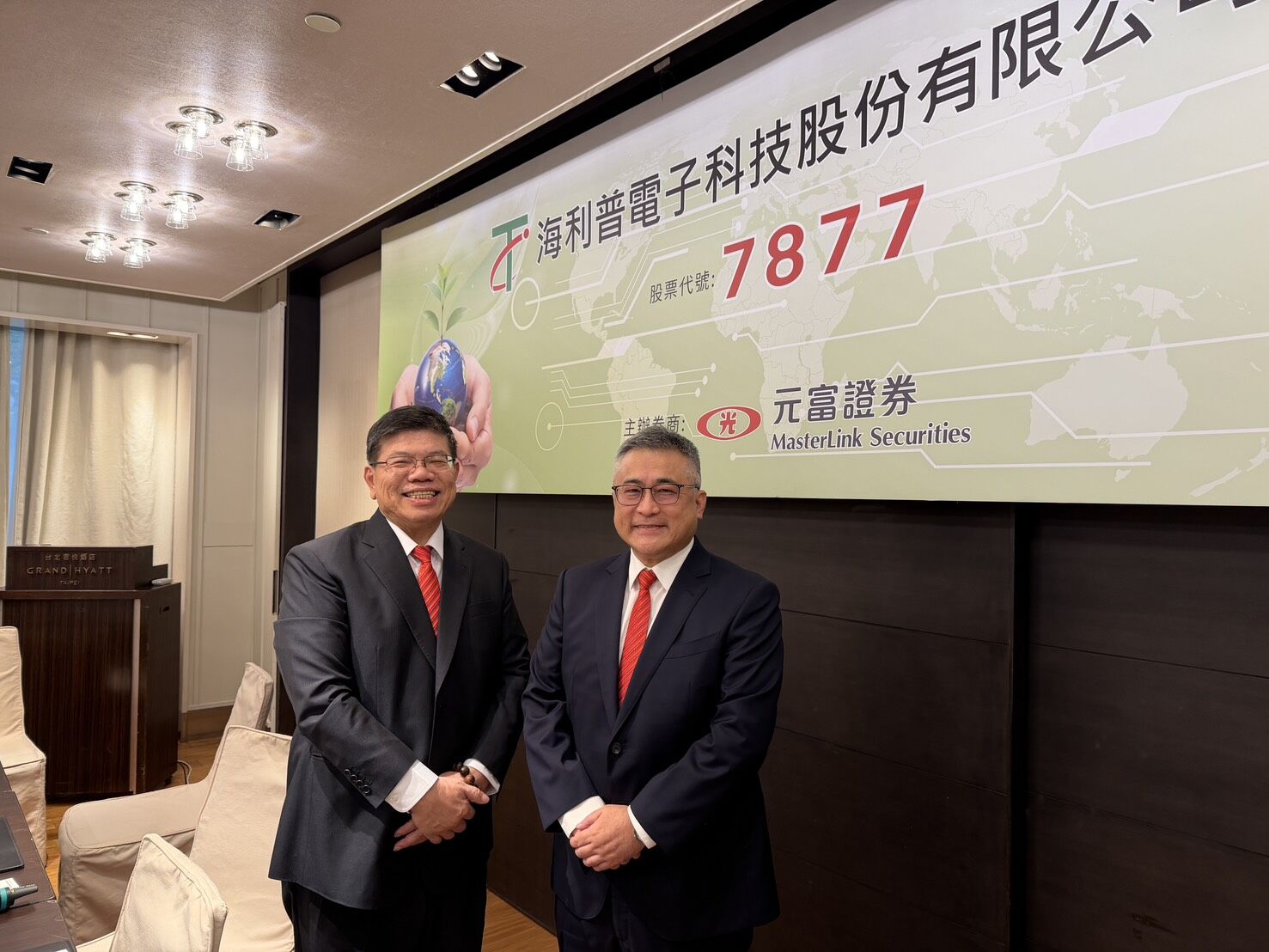 ▲▼海利普電子董事長謝宇霖(右)與總經理郭明潔(左)。(圖/記者高兆麟攝)