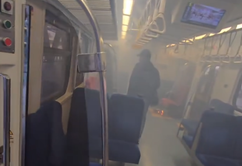 ▲▼旅客行動電源自燃,波及區間車座椅起火。(圖/翻攝threads/tw.tra.train.flight.pig)