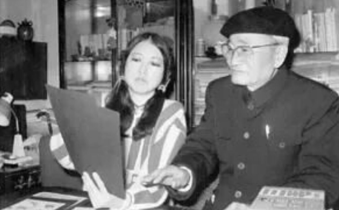 ▲作家三毛與「上海爸爸」張樂平。(圖/翻攝澎湃新聞)